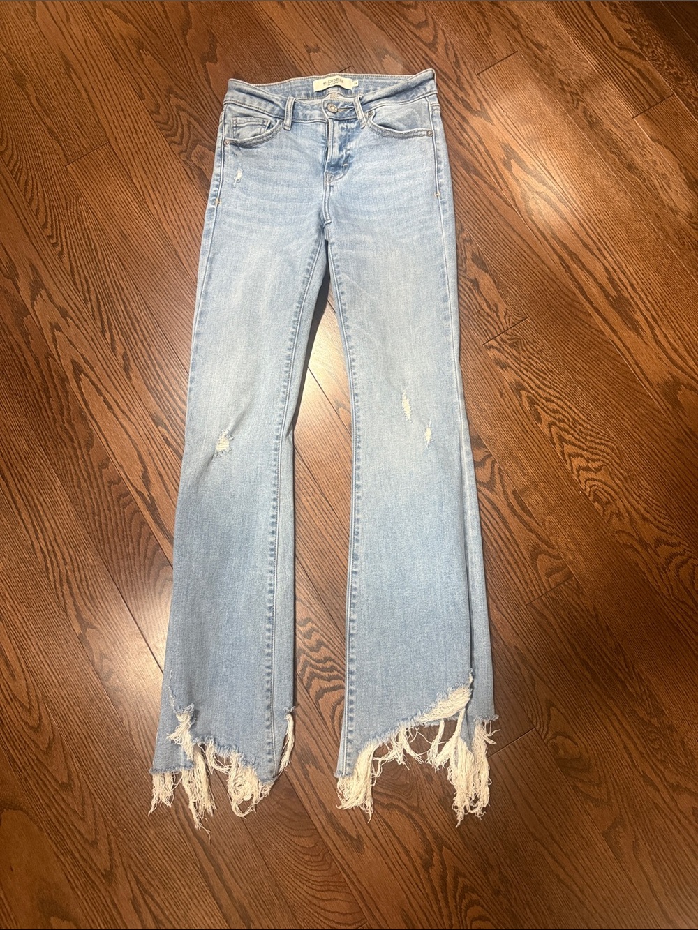 Light Wash Distressed Wide-Leg Jeans with Frayed Hem